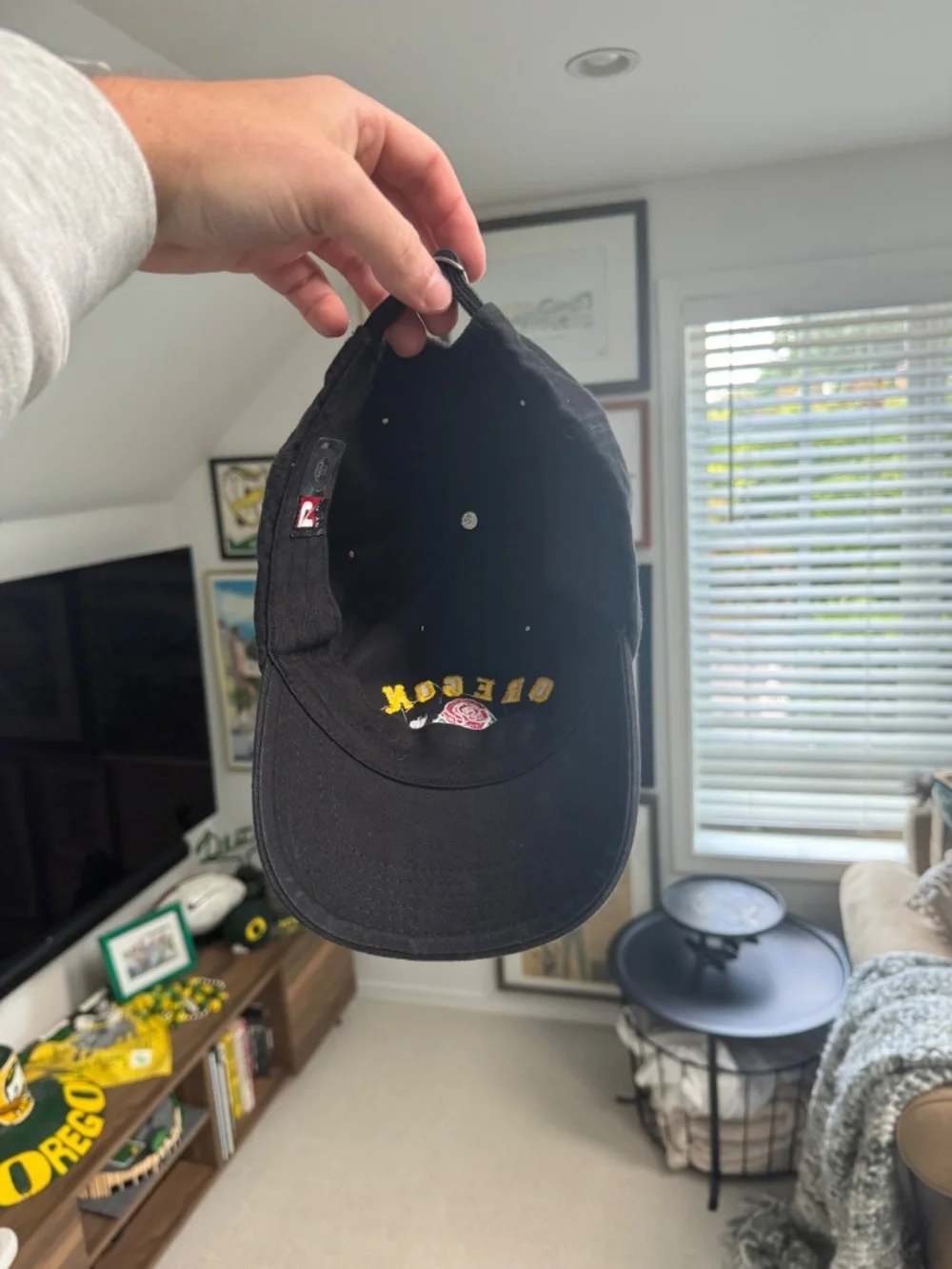 *VINTAGE & RARE* Oregon Ducks 2012 Rose Bowl Strapback in Black